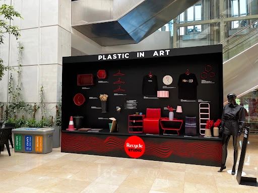 Recycle Studio “plastic in art” branded exhibition stand